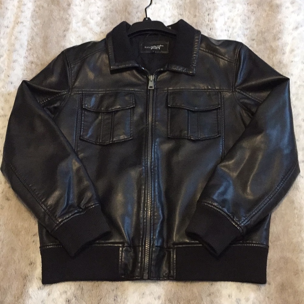 Men Black Rivet Leather jacket Size L.